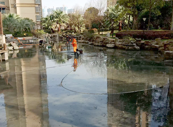 防城景观池淤泥清理