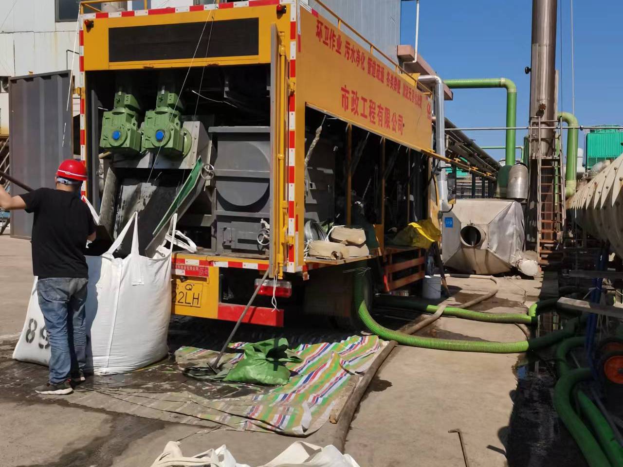 防城淤泥压干处理